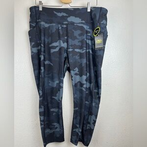 New Athletic Works Dri-fit Capri Leggings in Blue Camouflage Print size 1X